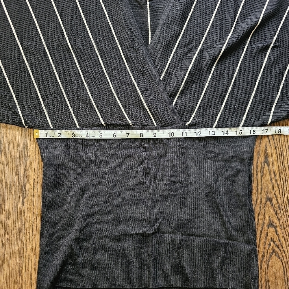 Linda Matthews Black and White Stripe Deep V-Neck Blouse Top Size Women's XL - Picture 7 of 8